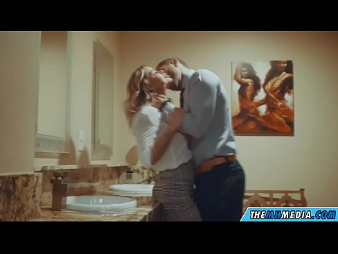 ❤️ когда грудастая блондинка соблазняет тебя в общественном туалете ️ Русское порно на нашем сайте ☑